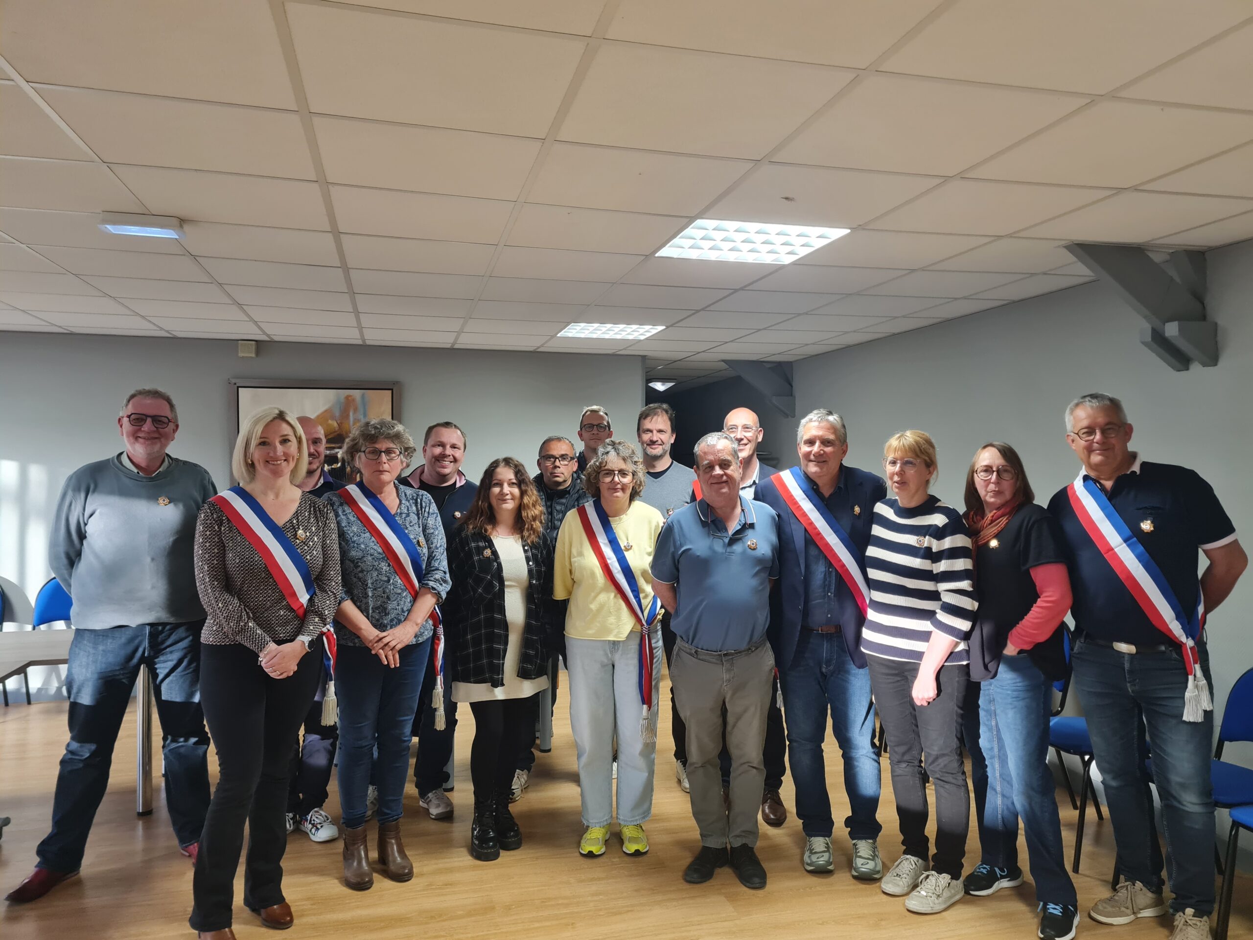 Remise officielle des écharpes et des médailles aux nouveaux élus